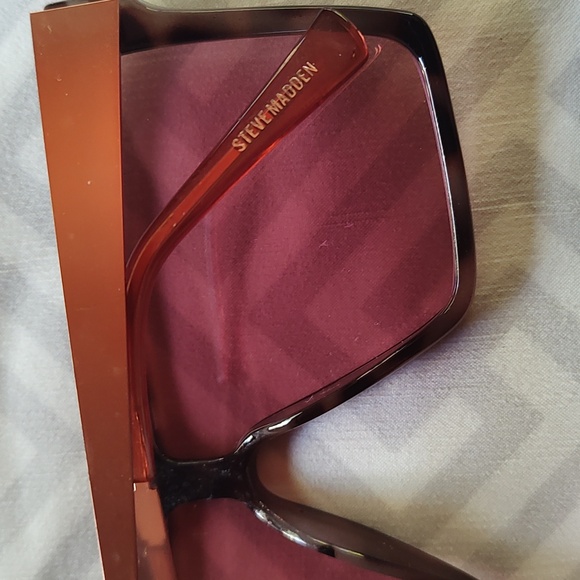 Steve Madden Sunglasses and Victoria Secret coin purse combo - Picture 3 of 4